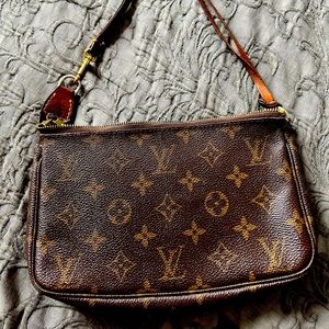 Louis Vuitton Vintage Monogram Pochette Accessoires shoulder bag clutch